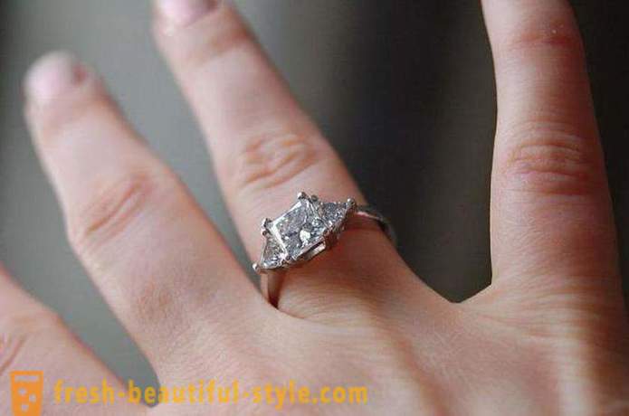 Stříbrné prsteny s kameny. Jak si vybrat stříbrný prsten