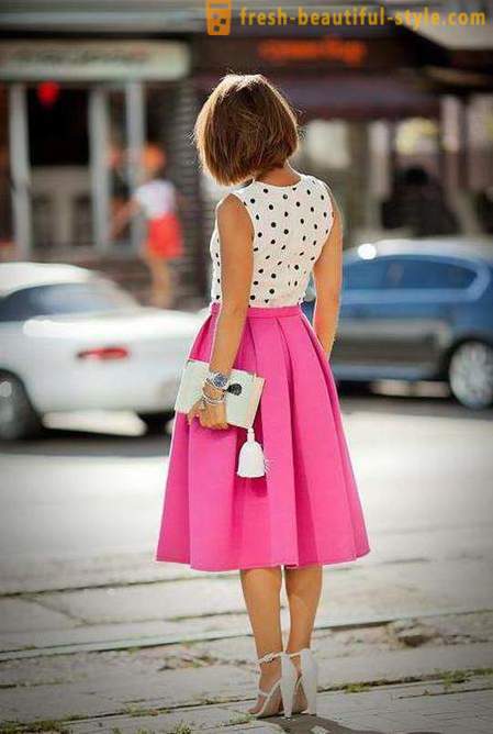 Z toho, co se nosí růžové sukně tipy stylisty