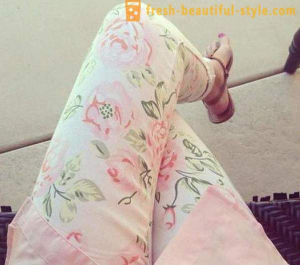 Módní kalhoty s květinami - to, co se nosí, poradenství stylistů a nejlepší kombinaci