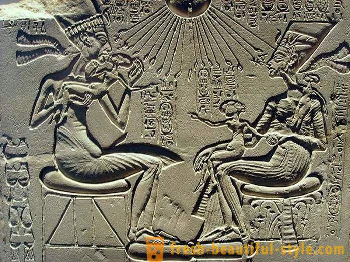 Historie faraóna Amenhotepa lásky a Nefertiti