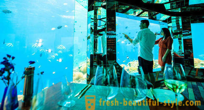 Luxusním podvodní restaurace na Maledivách