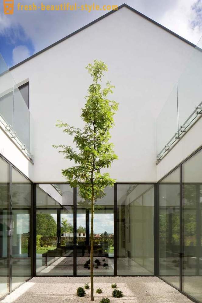 Vnitřek domu se zelenou terasou