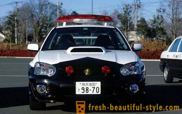 Strmé japonské policejní vozy