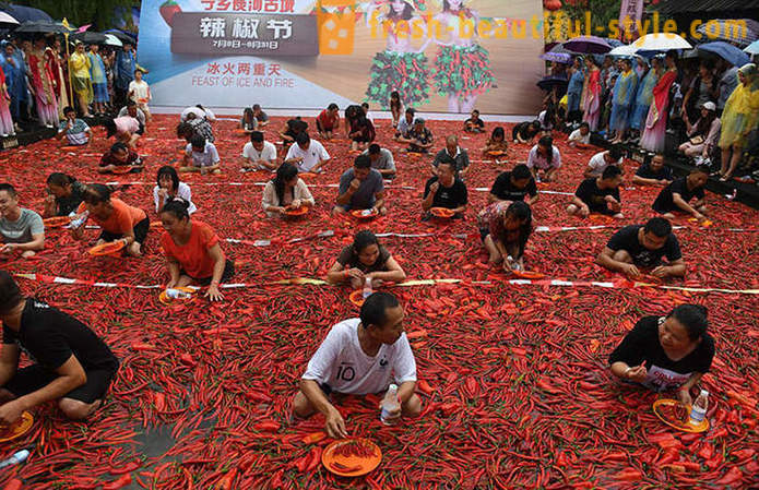 Není pro slabé srdce: v Číně, tam byla soutěž-jíst papriky pro rychlost
