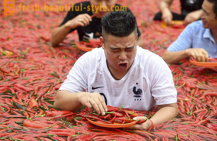 Není pro slabé srdce: v Číně, tam byla soutěž-jíst papriky pro rychlost