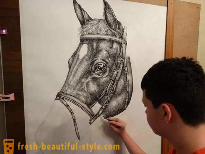 Srbský teenager kreslí úžasné portréty zvířat pomocí tužky nebo kuličkového pera