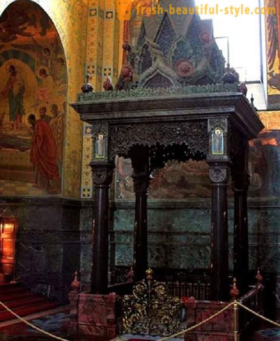 Kostel Spasitel na prolitou krev: The Story of stavebních a úžasných faktů