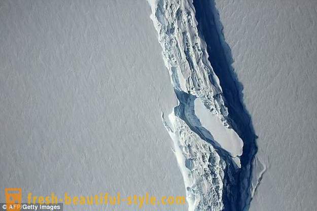 Iceberg z Antarktidy ulomil na ploše více než dvou Moskvě