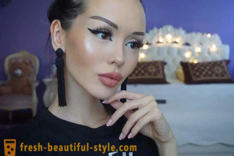 Dinara Rahimbaeva - Kazachstán „Barbie“, který byl kritizován za focení v prádle