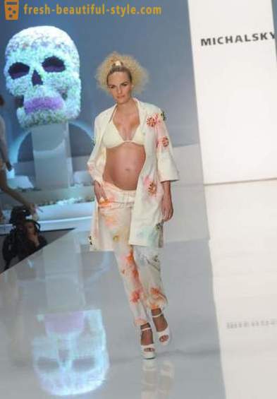 Znesvětit v zajímavé pozici: Irina Shayk a další těhotná modelka, která odvážně vzal na pódium
