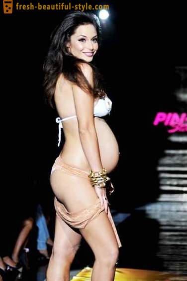 Znesvětit v zajímavé pozici: Irina Shayk a další těhotná modelka, která odvážně vzal na pódium