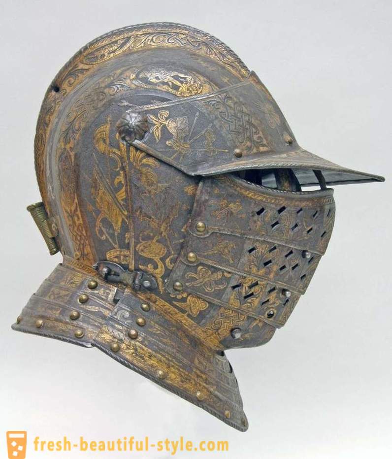 Knightly oblečení, gladiátorské masky, vojenské přilby a podobně všech dob