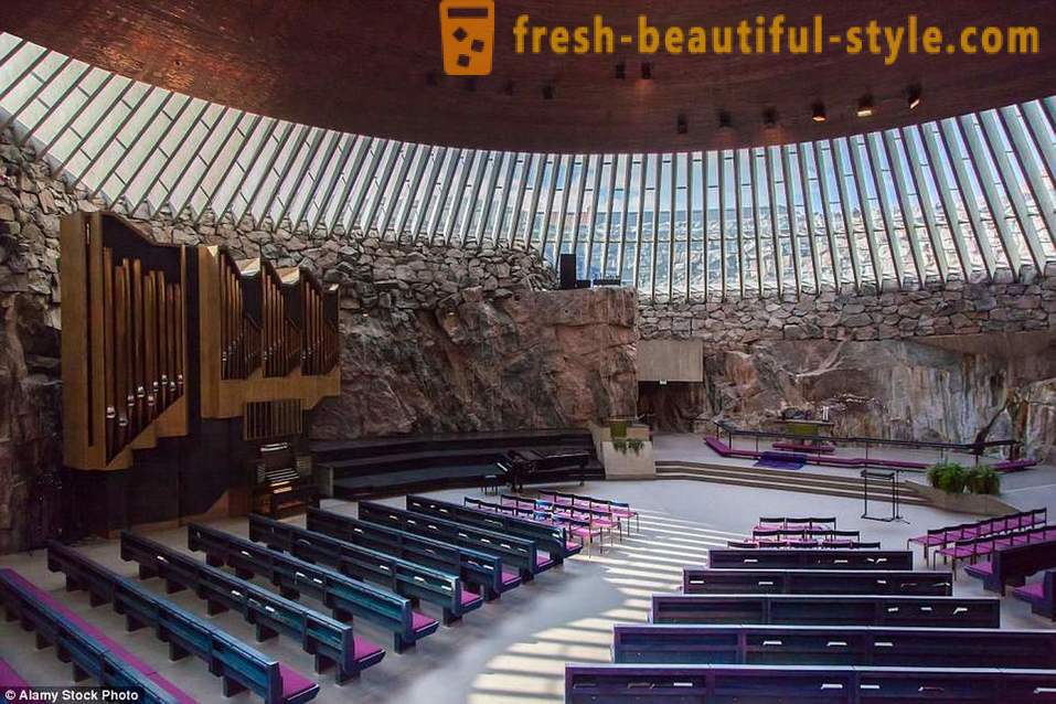 Z podzemních kaplí do futuristických katedrál: 15 z nejneobvyklejších kostelů ve světě