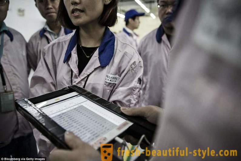 Britská média ukázal každodenní život lidí, kteří se sestavuje iPhone v Číně