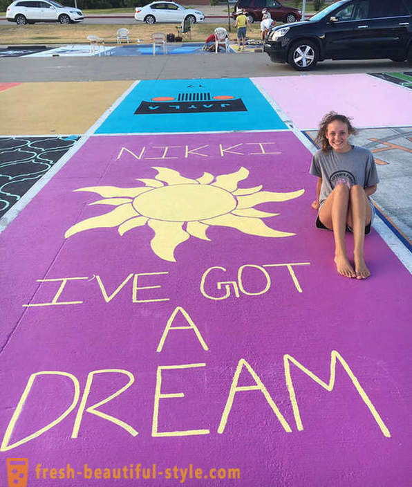 Američtí studenti směli malovat své vlastní parkovací místo
