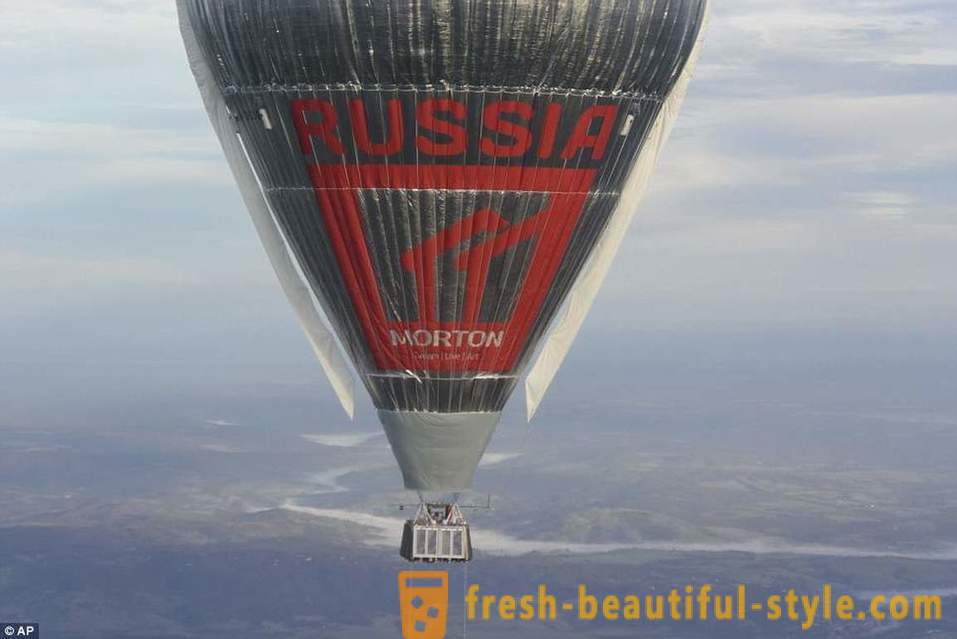 Ruský kněz Fedor Konyukhov vytvořil světový rekord na světové turné v balónu