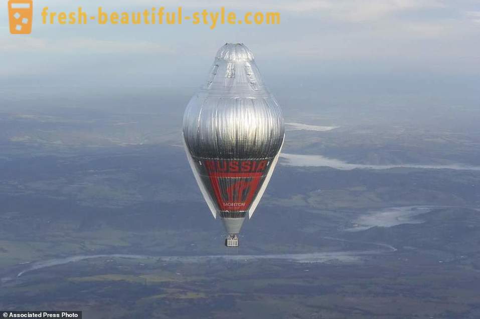Ruský kněz Fedor Konyukhov vytvořil světový rekord na světové turné v balónu