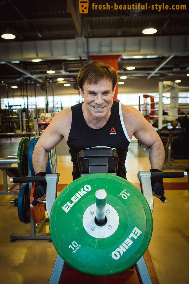 Jefim Šifrin na 60. výročí své existence udelal Schwarzenegger