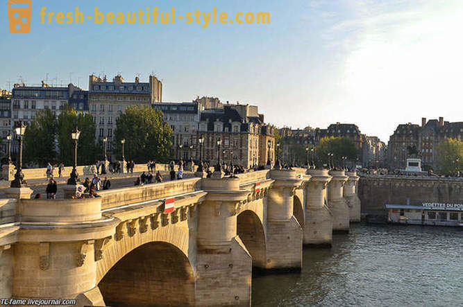 Pěšky přes mosty Paříže