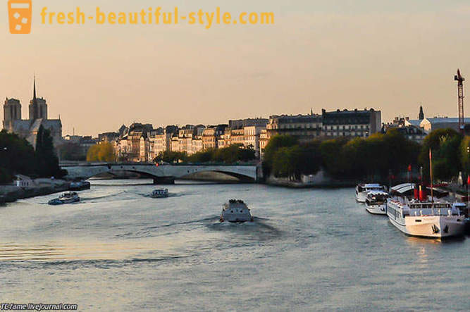 Pěšky přes mosty Paříže
