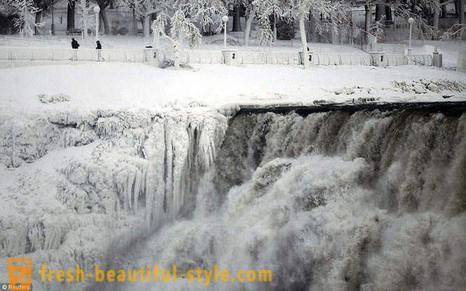 10 fascinující obraz zmrazených Niagara Falls