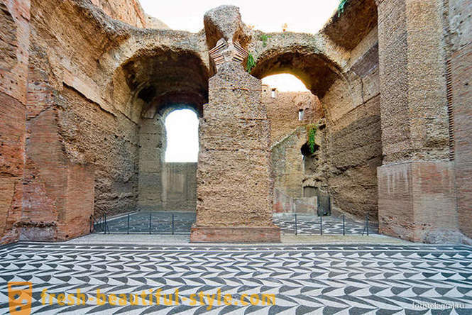 Při procházce po antických lázní v Římě