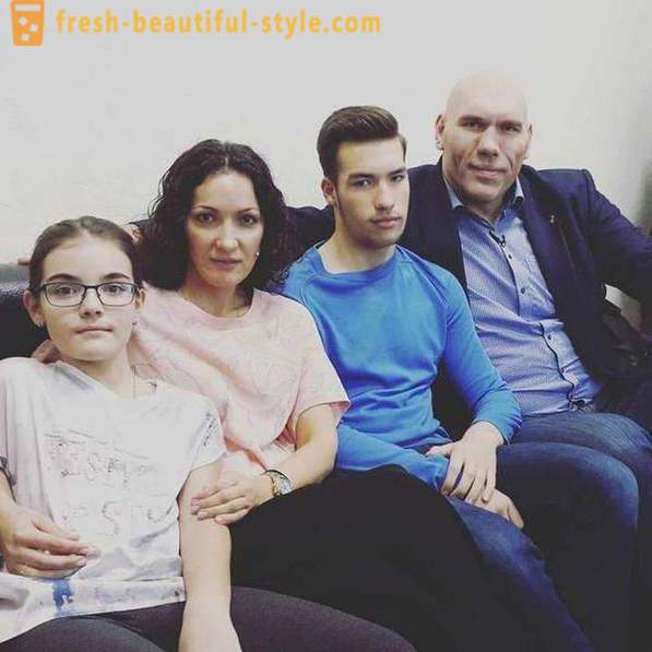Ruský boxer Nikolaj Valujev: výška a váha, rodina, děti