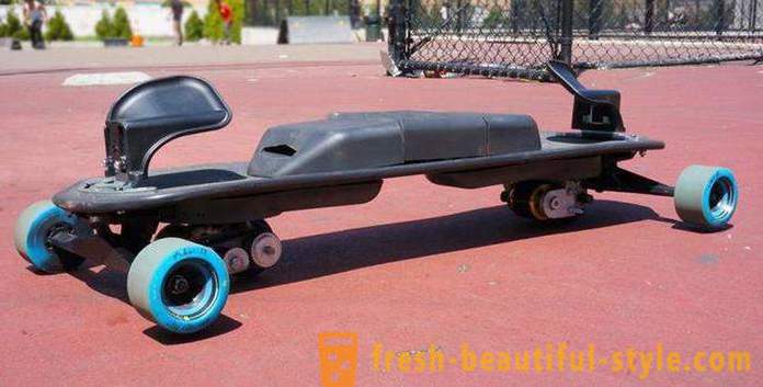 Giroskuter - elektrický jednostopé skateboard. Rozdíly oproti skateboardu všech čtyř kol