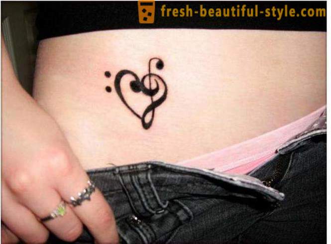 Malé tetování pro dívky: různé možnosti a vlastnosti nositelné fotografie