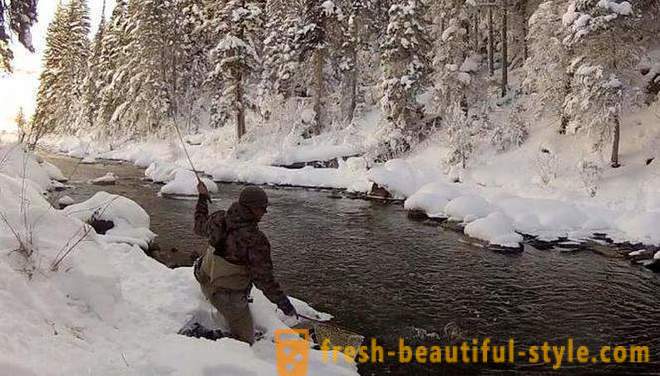 Zimní rybolov na řece Ob městě Barnaul
