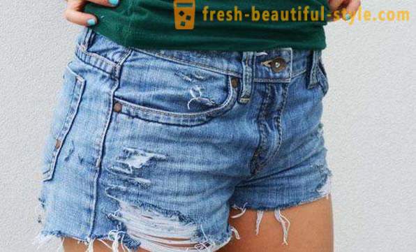 Jak si vyrobit módní roztrhané šortky starých džín