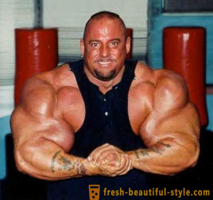Největší biceps na světě patří ke komu?