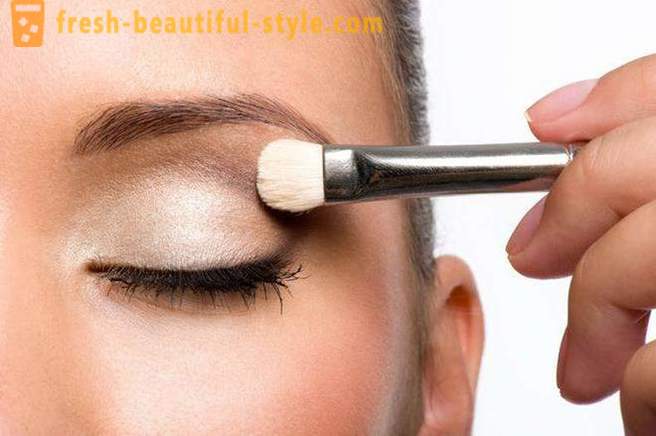 Make-up a tvar očí. Užitečné tipy od vizážistů