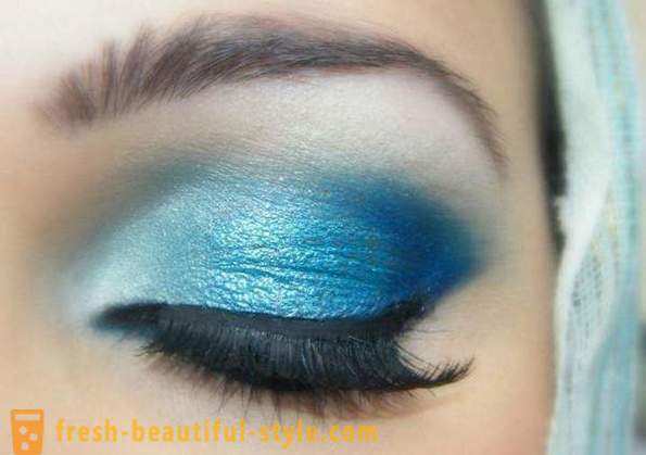 Make-up pro modro-šedé oči: krok za krokem s fotkami