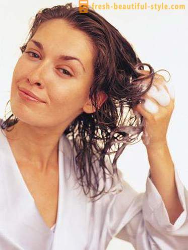 Pěny pro úpravu vlasů: Jak si vybrat a který z nich je lepší? Paint-pěna vlasy pěna pro styling a objem: zákaznických recenzí a tipy stylistů
