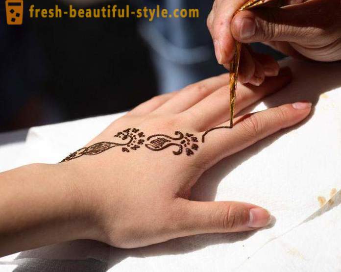 Henna tetování. Jak vyrobit dočasné henna tetování