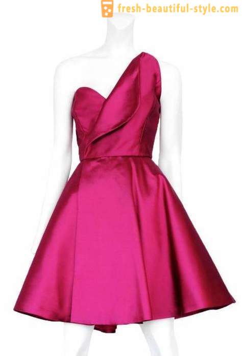 Růžové šaty jako základní prvek šatníku