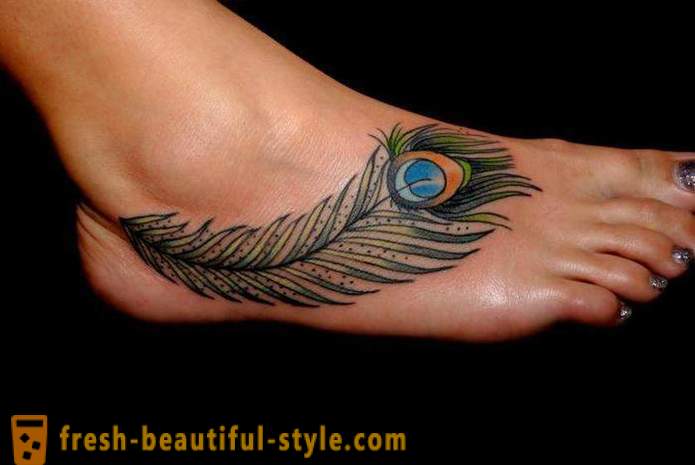 Tetování na nohou - malá dámská žert