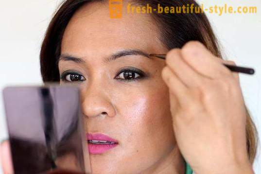 Prostředky pro vytvoření dokonalého make-up: oční stín obočí